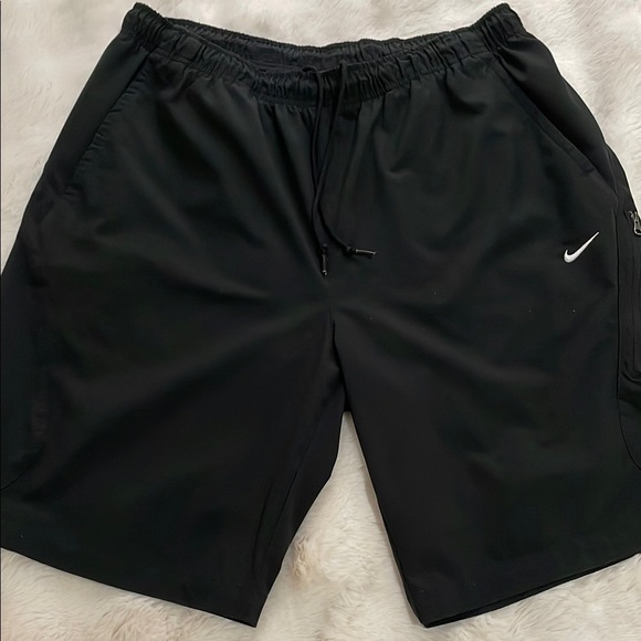Nike Black Athletic Shorts with Elastic Waistband B029 - Picture 1 of 7